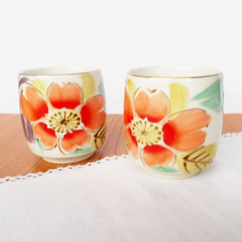 昭和レトロ可愛い★金ライン可愛いピンクオレンジ大輪のお花柄koyoアイボリー湯呑み