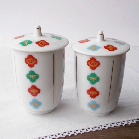 可愛い松竹梅紋と金ラインの蓋付き長湯呑み2客セット/和幸