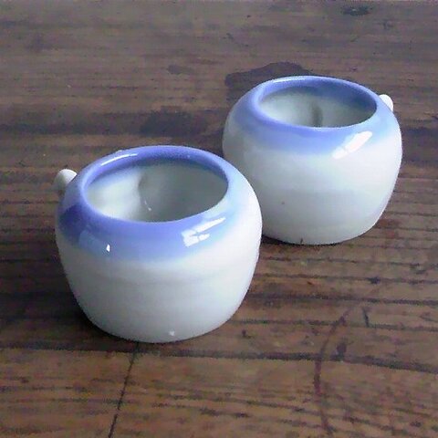 鳥さんの陶器製えさ入れ(水色ボカシ・丸型・耳2付)