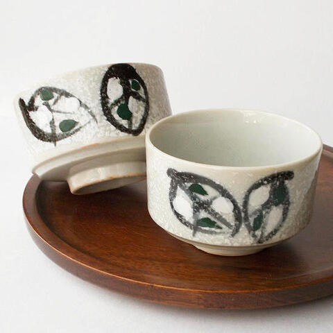 白吹き葉っぱ２枚柄のレトロモダンな角煎茶湯呑み