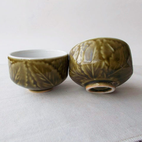 可愛い!昭和30年代★可愛い湯呑み/モスグリーンが透き通る葉っぱ柄の湯呑み