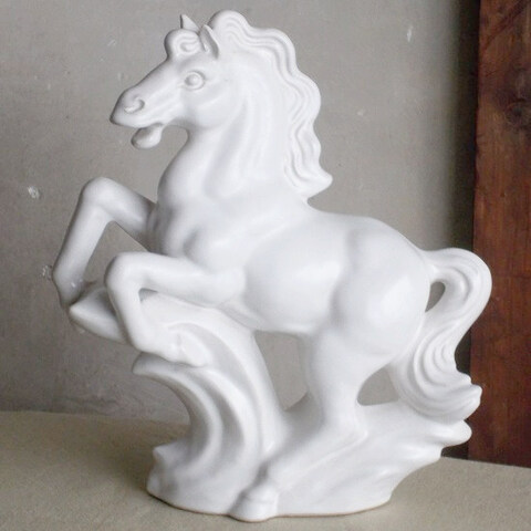 2026年干支【馬】カッコいい白陶器製おウマさんの置物/陶器人形