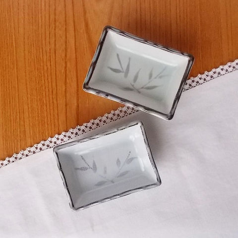 フチサビ白釉布目柄笹の葉のぞき長四角形豆鉢