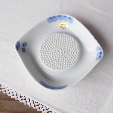 昭和レトロ食器/有田焼ヒラメの形の磁器すりおろし器/おろし皿