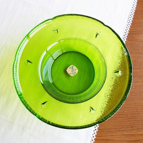 昭和レトロな涼しげグリーンガラスの平たいガラス灰皿/曽我SOGAガラス