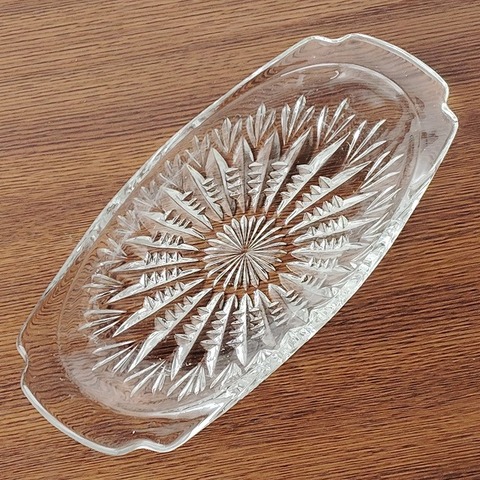 佐々木ガラスハンドクラフト/花形カット模様のガラス製楕円長角皿