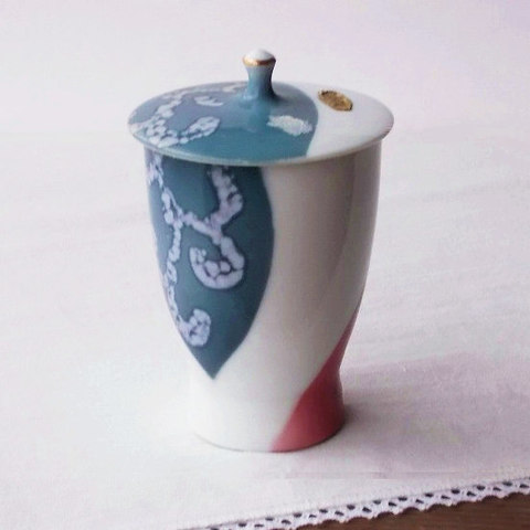 koyo染め分けレトロ柄ブルー＆ピンクの可愛い蓋付き行儀湯呑み1客/訳あり