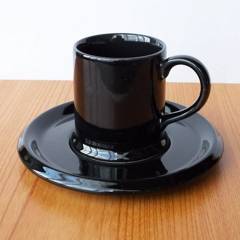 カッコいい!レトロモダンな切立台付ブラックコーヒーカップ&ソーサー