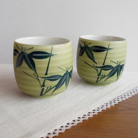 グリーン刷毛目笹の葉柄レトロ湯飲み