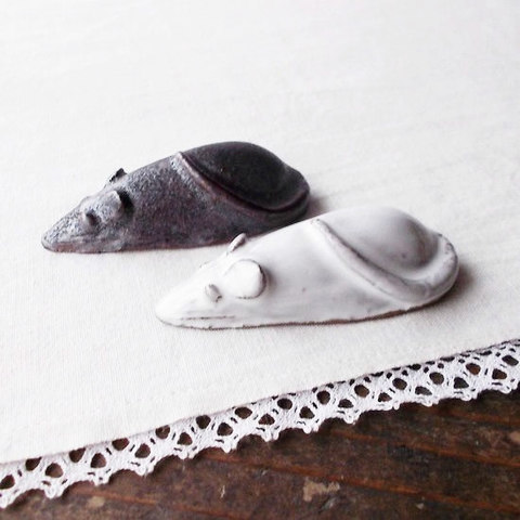 ねずみさんの置物/干支置物/箸置き/徳島県鳴門大谷焼き/白黒ペアセット