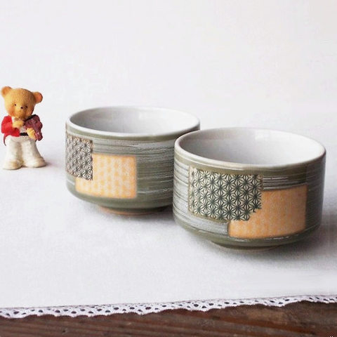 宇治色白刷毛目グリーンオレンジ七宝柄角煎茶湯呑み