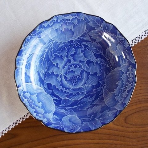 和カフェにも♪藍色ローケツ牡丹総花柄深み平皿19.5cm