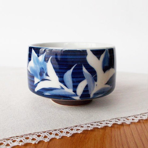 瑠璃千段白抜き桔梗花柄角煎茶湯呑み