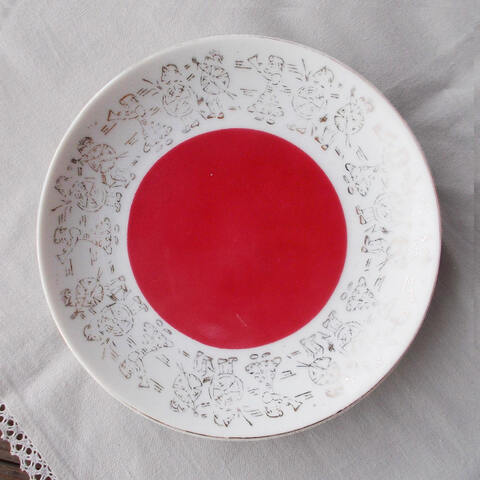 昭和レトロ 色絵磁器の四段重　赤絵金彩足付重箱　ナナカマド文様　和食器　陶器 時代 加賀 九谷製(造)九谷焼 金彩赤絵 人物絵 花鳥図 三ツ鉢 明治