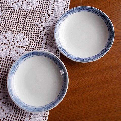 有田焼き白磁雷紋柄の正円形取り分け小皿13.5cm