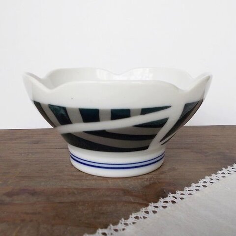 昭和レトロ30年代/葉っぱモチーフ柄の個性的な花形小鉢