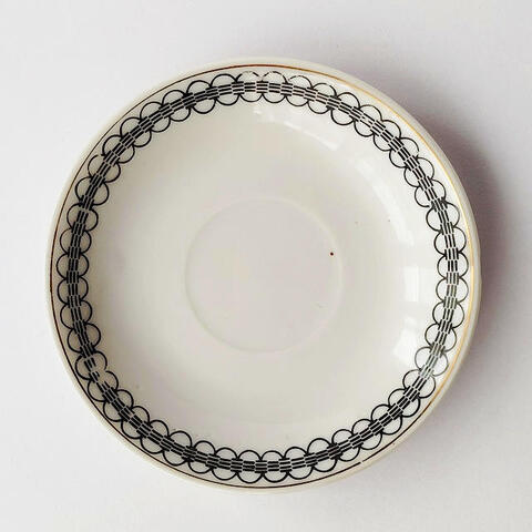 【プレゼント品】レトロ可愛いフリーなお皿/金黒サークルライン柄