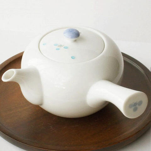 ほほえみ急須/真っ白水色花散らし丸っこい形が可愛らしい♪