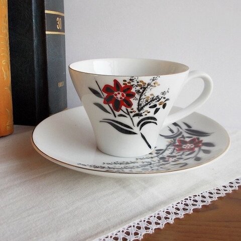 赤黒金の個性的な花柄の昭和レトロなコーヒーカップ＆ソーサ―Kojyo china