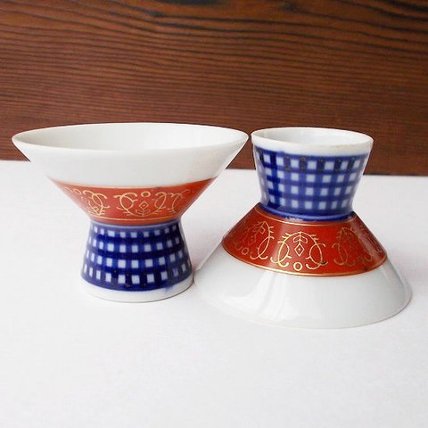 とても粋な紺チェック格子＆赤金アラベスク柄のアンティーク高浜盃koyo