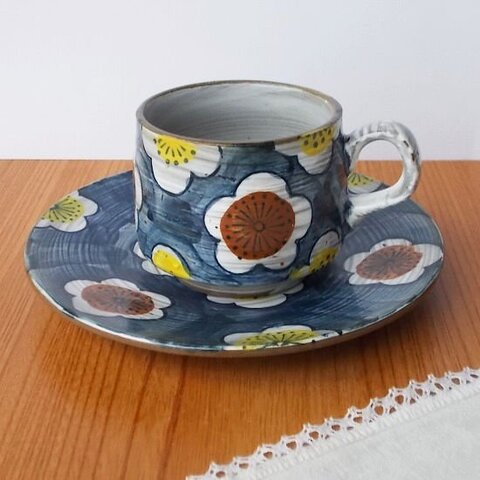 瑠璃刷毛目黄茶梅花民芸コーヒーカップ&ソーサー