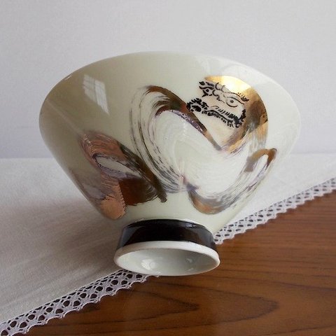 金彩白一珍黒浜達磨さん＆蚊の図柄のレトロお茶碗