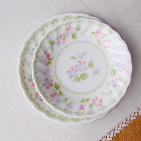 ピンク紫小花柄グリーンレース模様小皿
