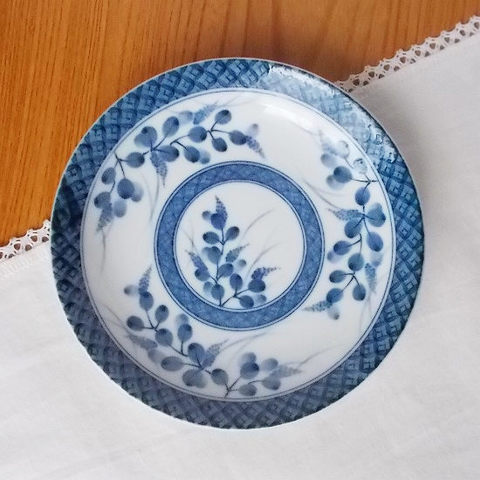 フチ鹿の子ルリ二重萩草花文様小皿13.8cm