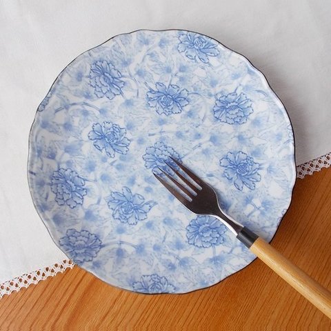 洋食にも和食にも♪淡い水色の花柄平皿20.4cm