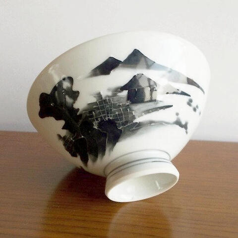 墨絵染付一珍山水柄アンティークお茶碗【有田焼】