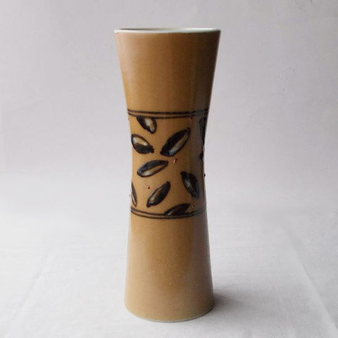ほのぼの杵型有田焼昭和レトロ花瓶【可愛い葉っぱとドット柄】