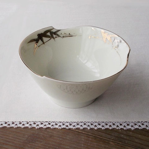 昭和レトロ食器/レトロモダンアイボリー変形金笹の葉柄中ぢよく中鉢