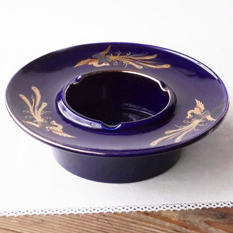 昭和レトロな陶器の灰皿/大きめ円形総ルリ金鳳凰図柄(フチに釉薬切れ)