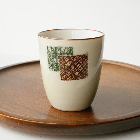 グリーンプラウン四角アミ模様のレトロ可愛いマロン湯呑み