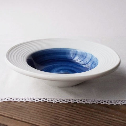 昭和レトロな陶器の灰皿【白青呉須刷毛うずまき】