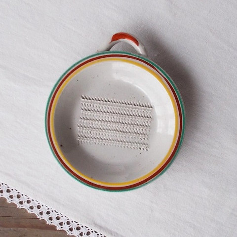 Myおろし器に…♪赤緑黄色ラインの可愛らしい陶器製すりおろし器/おろし皿