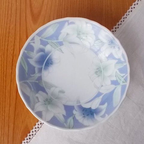 昭和レトロ食器/爽やかな水色の百合の花柄のお皿/平中鉢