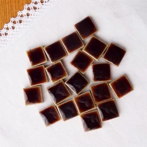 昭和30年代レトロこげ茶色タイル(約13mm角)【20粒入り】