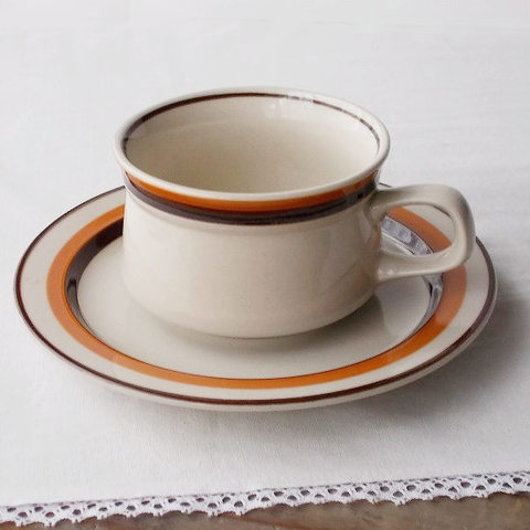 茶色とオレンジのライン柄がカッコいい大きめカップのコーヒーカップ＆ソーサ―SHOWA STONE WAREChina
