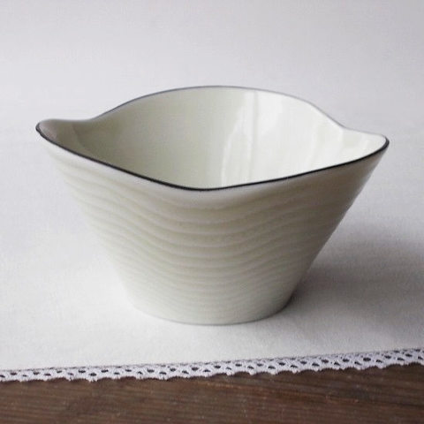 昭和レトロ食器/アイボリー黒フチ変形可愛い形のさざ波みたいな光陽製可愛い中ぢよく中鉢