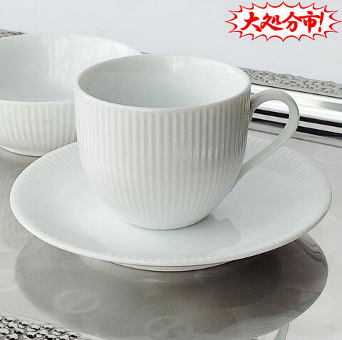 真っ白の美しさが際立つ/白磁千筋レリーフデミタスカップ＆ソーサー