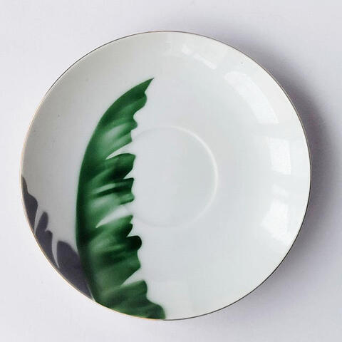 【プレゼント品】レトロ可愛いフリーなお皿/グリーングレー芭蕉葉柄