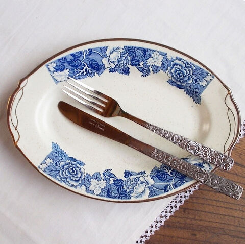 昭和レトロな洋食屋さん♪梨地藍牡丹花柄ブロンズ色フチの楕円形ミート皿23.5cm