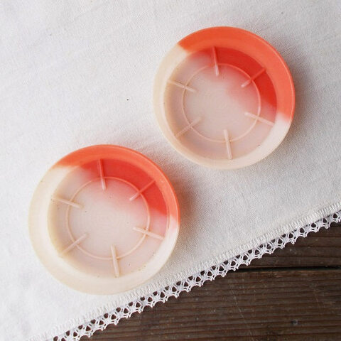 古い時代のピンク染め分けプラ/樹脂製コースター