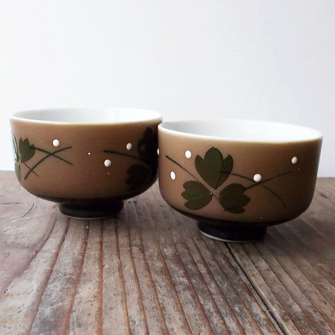 可愛い!昭和30年代★三つ葉の腰黒モスグリーン一珍水玉角煎茶湯呑み