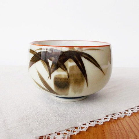 昭和レトロ湯のみ【口朱胴ルリ笹の葉手書き柄アイボリー】