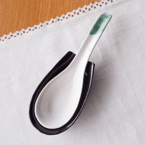 昭和レトロレンゲさじ/黒の亀甲台付/持ち手グリーンひねり/デザートなどにも♪
