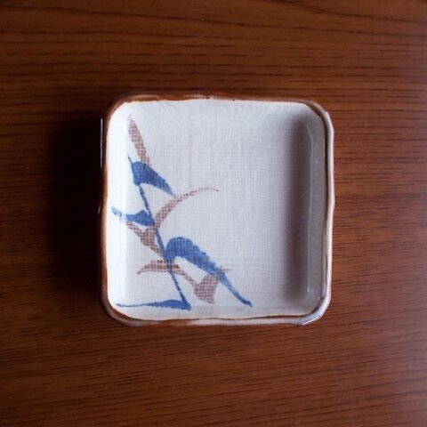 さび白布目青葦図柄四角形小皿9.5cm
