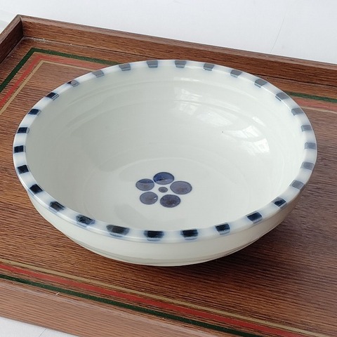 藍色木草ワンポイント梅鉢紋の深型大鉢