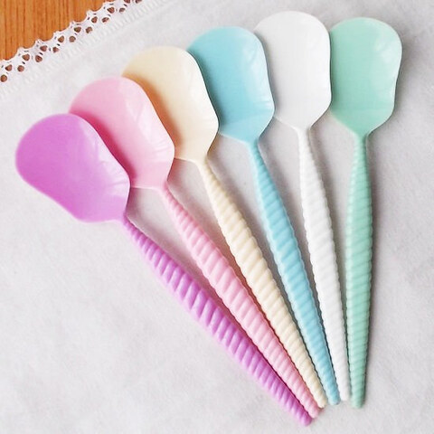 昭和レトロなパステルカラーねじねじハンドルのプラ製アイスクリームスプーン(1本)